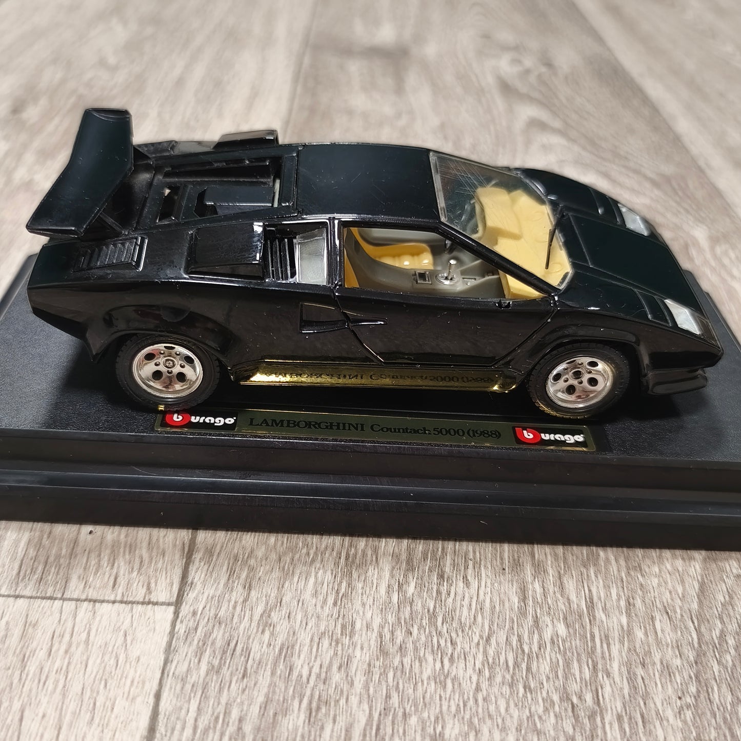 Bburago Lamborghini Countach 5000 1988 Black Diecast Model Car Base Italy