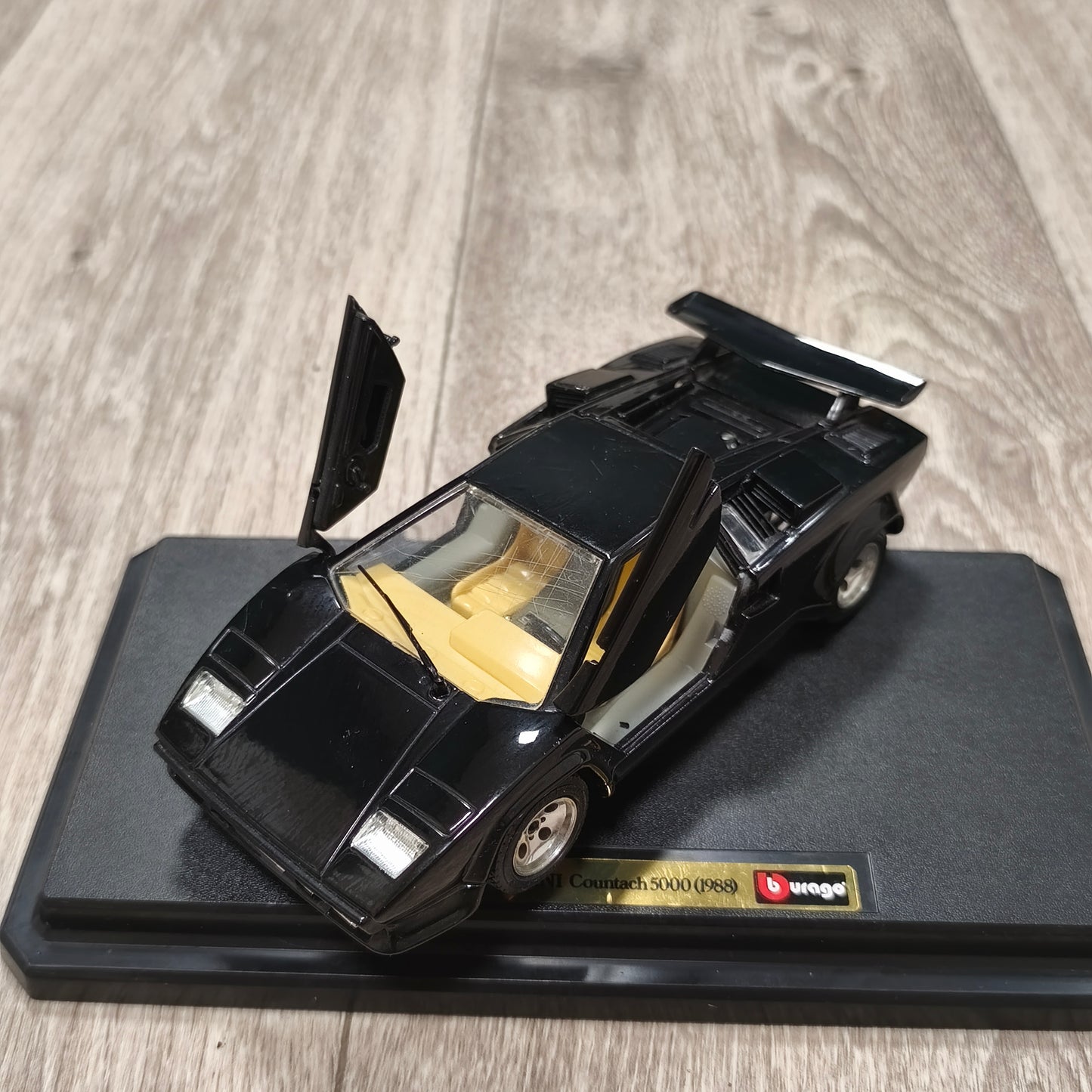 Bburago Lamborghini Countach 5000 1988 Black Diecast Model Car Base Italy