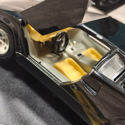 Bburago Lamborghini Countach 5000 1988 Black Diecast Model Car Base Italy