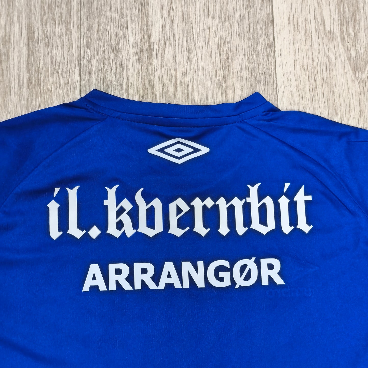UMBRO IL Kvernbit Arrangør Mens T-Shirt Blue Size L NFF Football Soccer Jersey