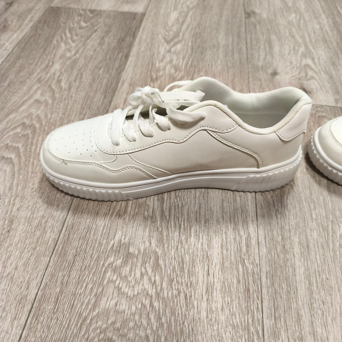 Women White Low Top Platform Sneakers Lace Up Skate Shoes Faux Leather Size 43
