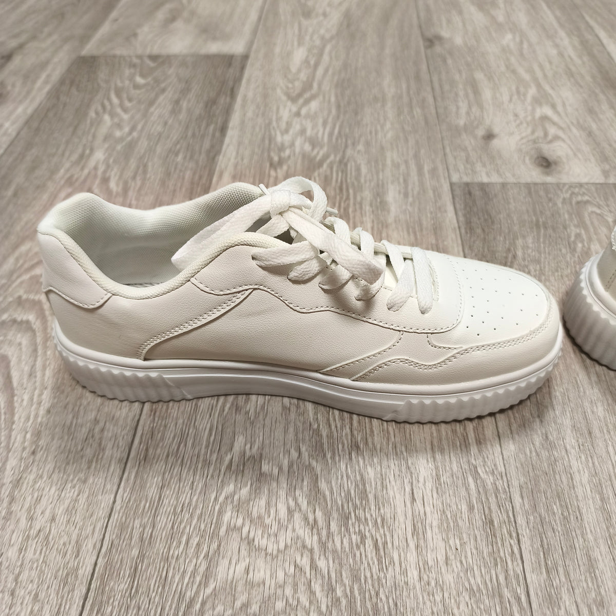Women White Low Top Platform Sneakers Lace Up Skate Shoes Faux Leather Size 43
