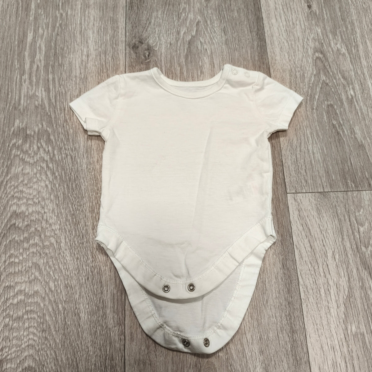 George Baby Bodysuit 0-3 Months White Short Sleeve Snap One Piece Unisex