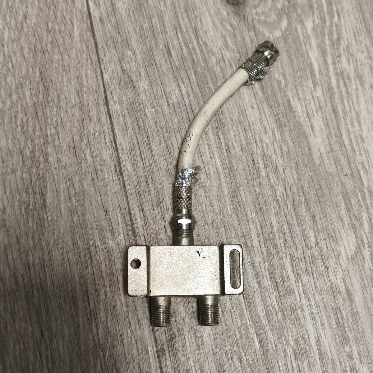 Konig FC-2SPLT-KN 2-Way Coaxial Splitter 5-1000MHz TV Signal Splitter Cable