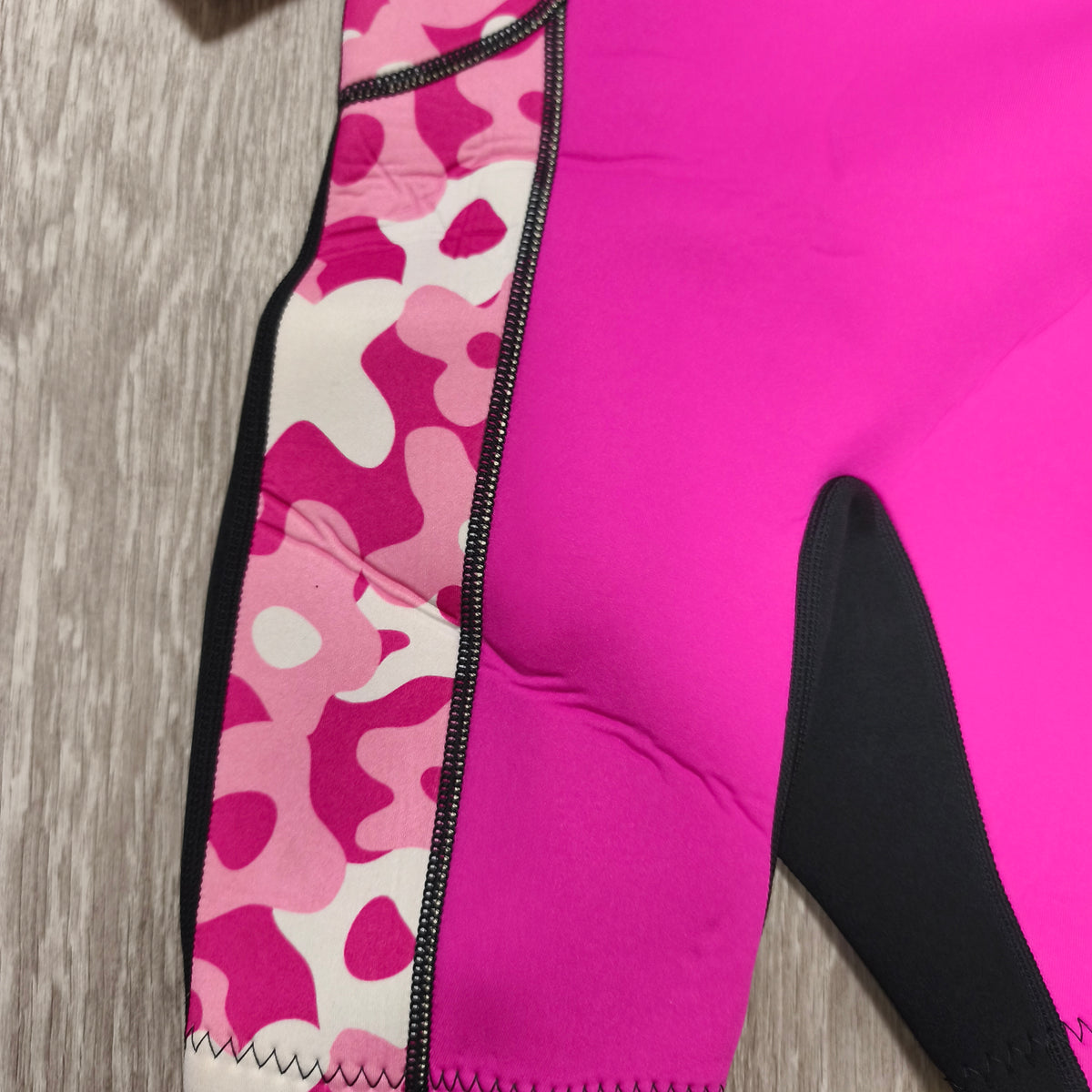 Surfers Wipeout Kids Wetsuit Shorty Pink Floral Camo Size 2-3 Years Springsuit