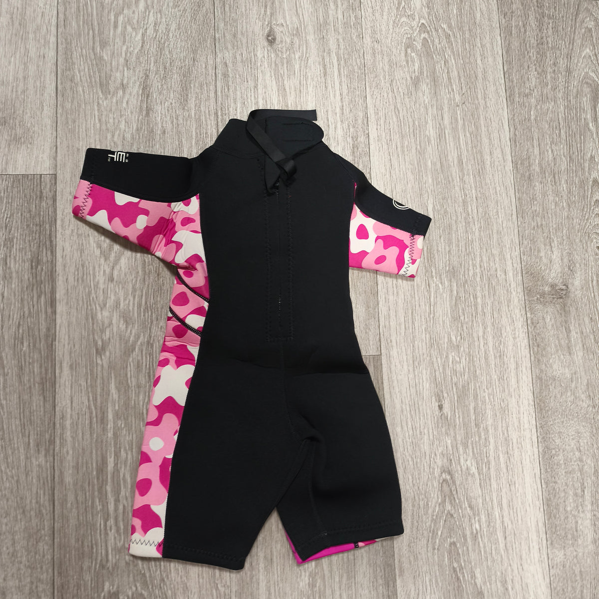 Surfers Wipeout Kids Wetsuit Shorty Pink Floral Camo Size 2-3 Years Springsuit