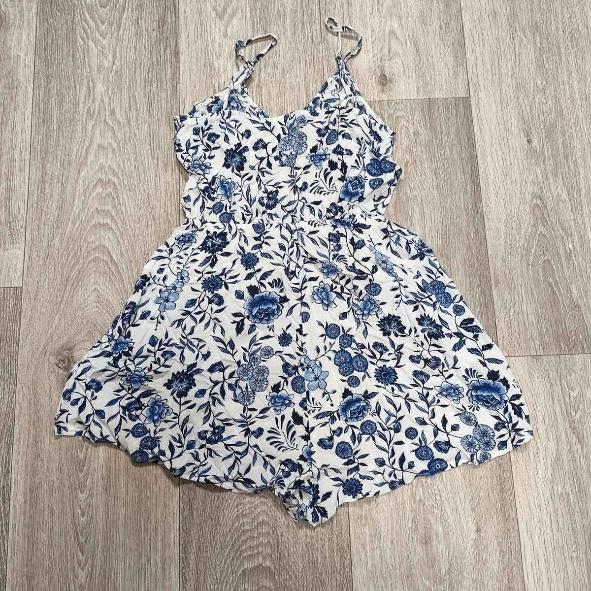 H&M Divided Floral Romper Sleeveless Blue White Spaghetti Strap Womens