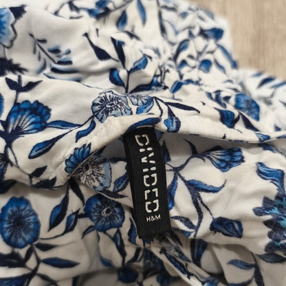 H&M Divided Floral Romper Sleeveless Blue White Spaghetti Strap Womens