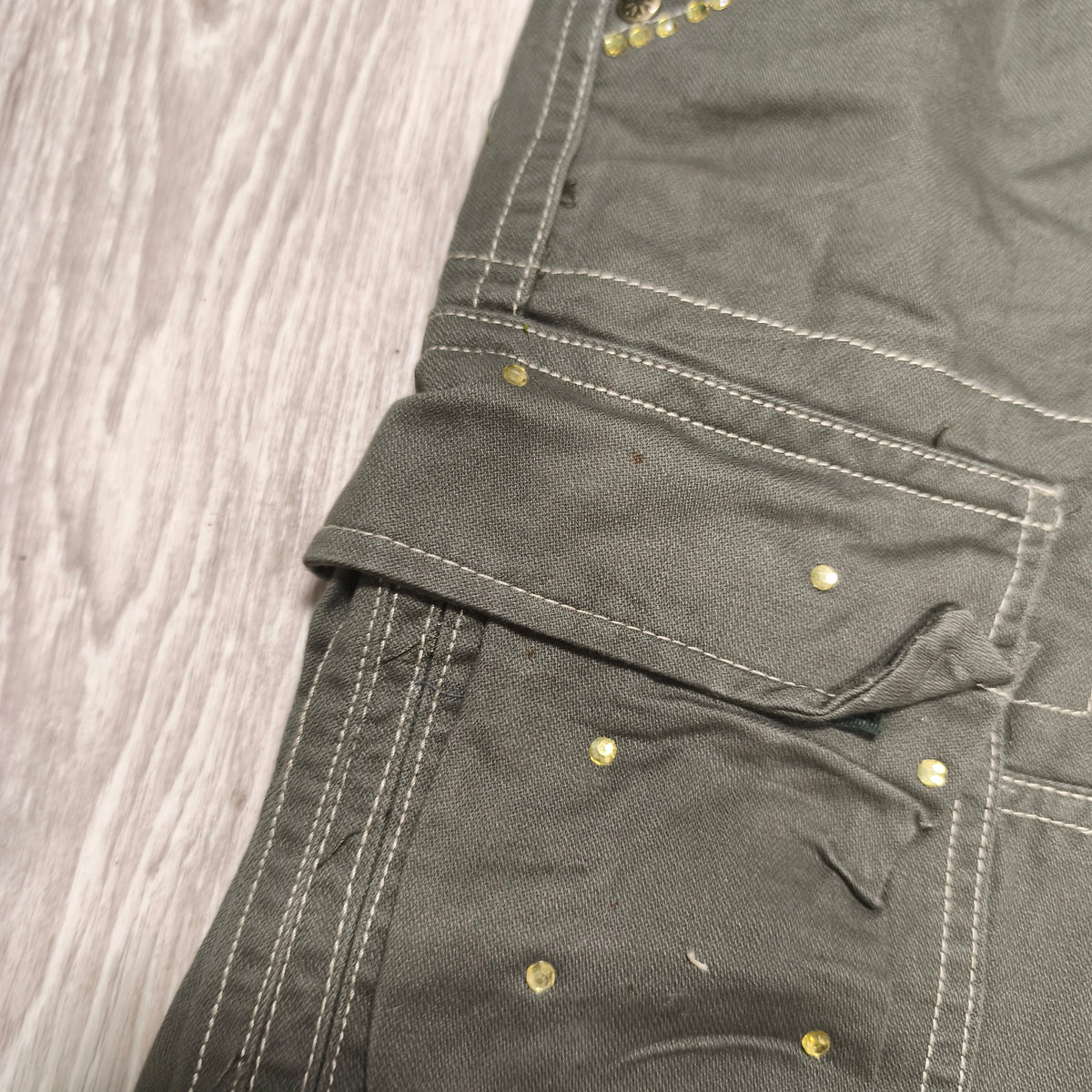 Y2K Cargo Pants Womens Size 30 Green Studded Rhinestone Low Rise Flare FAIR