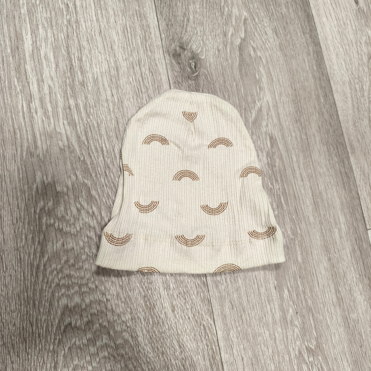 RZ Rachel Zoe Baby Beanie Hat 0-9 Months Beige Rainbow Print Ribbed Cotton Cap