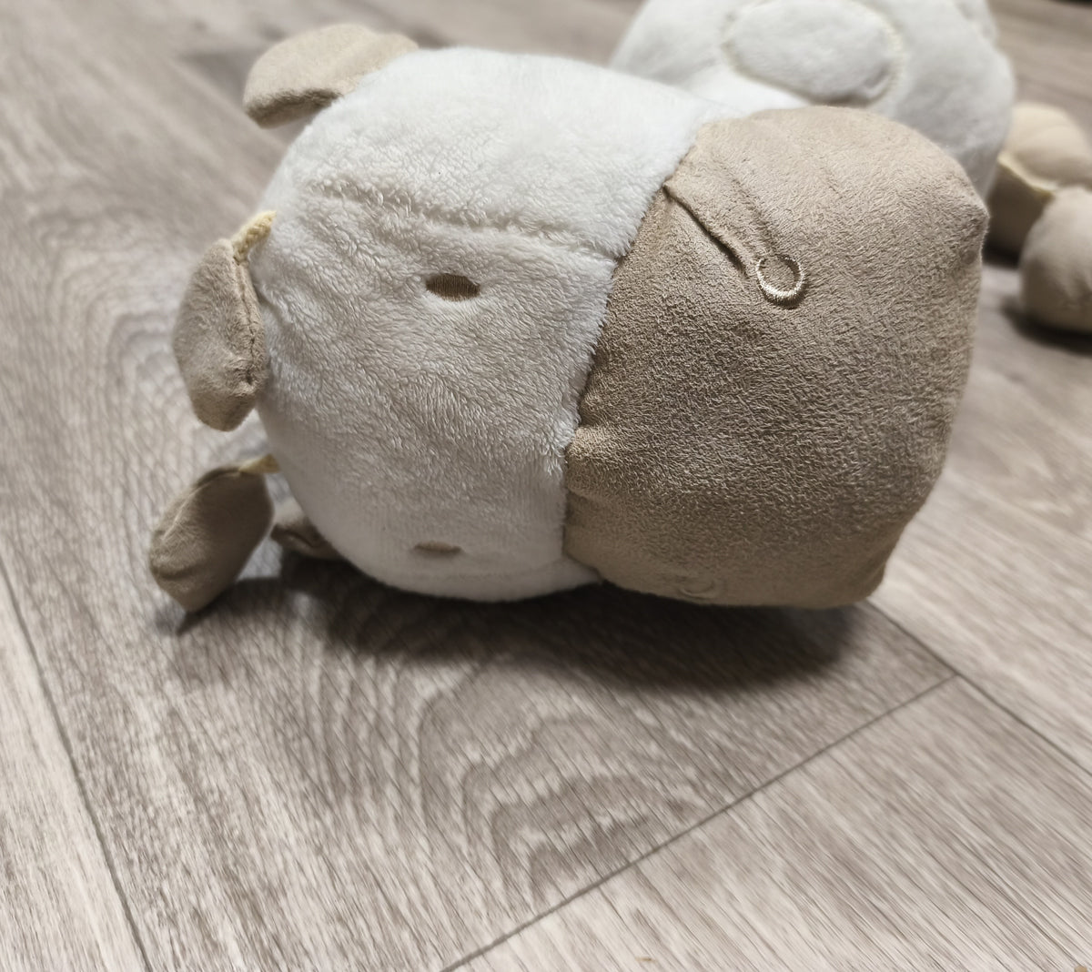 In The Bag Ltd Plush Giraffe Baby Soft Toy Cream Beige Pull Cord Plushie