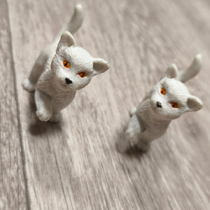 Vintage 1996 MEG Kitty In My Pocket White Cat Kitten Figures Pair Set of 2