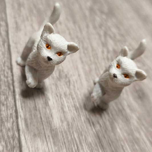 Vintage 1996 MEG Kitty In My Pocket White Cat Kitten Figures Pair Set of 2