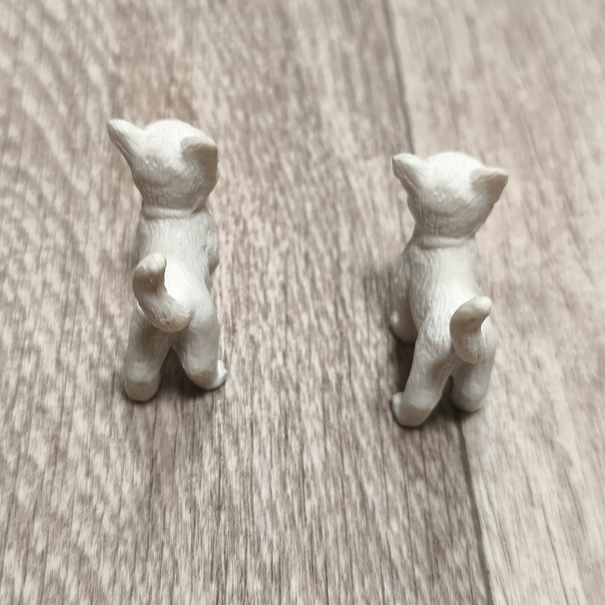 Vintage 1996 MEG Kitty In My Pocket White Cat Kitten Figures Pair Set of 2