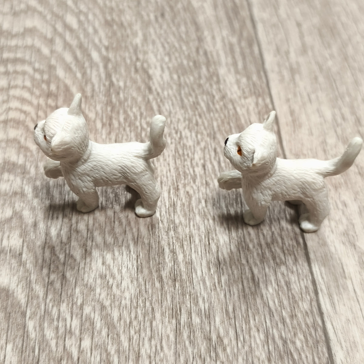 Vintage 1996 MEG Kitty In My Pocket White Cat Kitten Figures Pair Set of 2