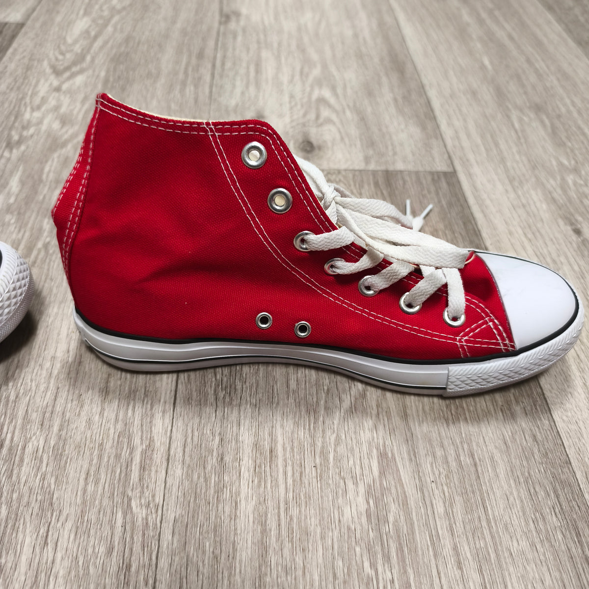 LUCKY-Z Red Canvas High Top Sneakers Shoes Lace Up Size EU 41
