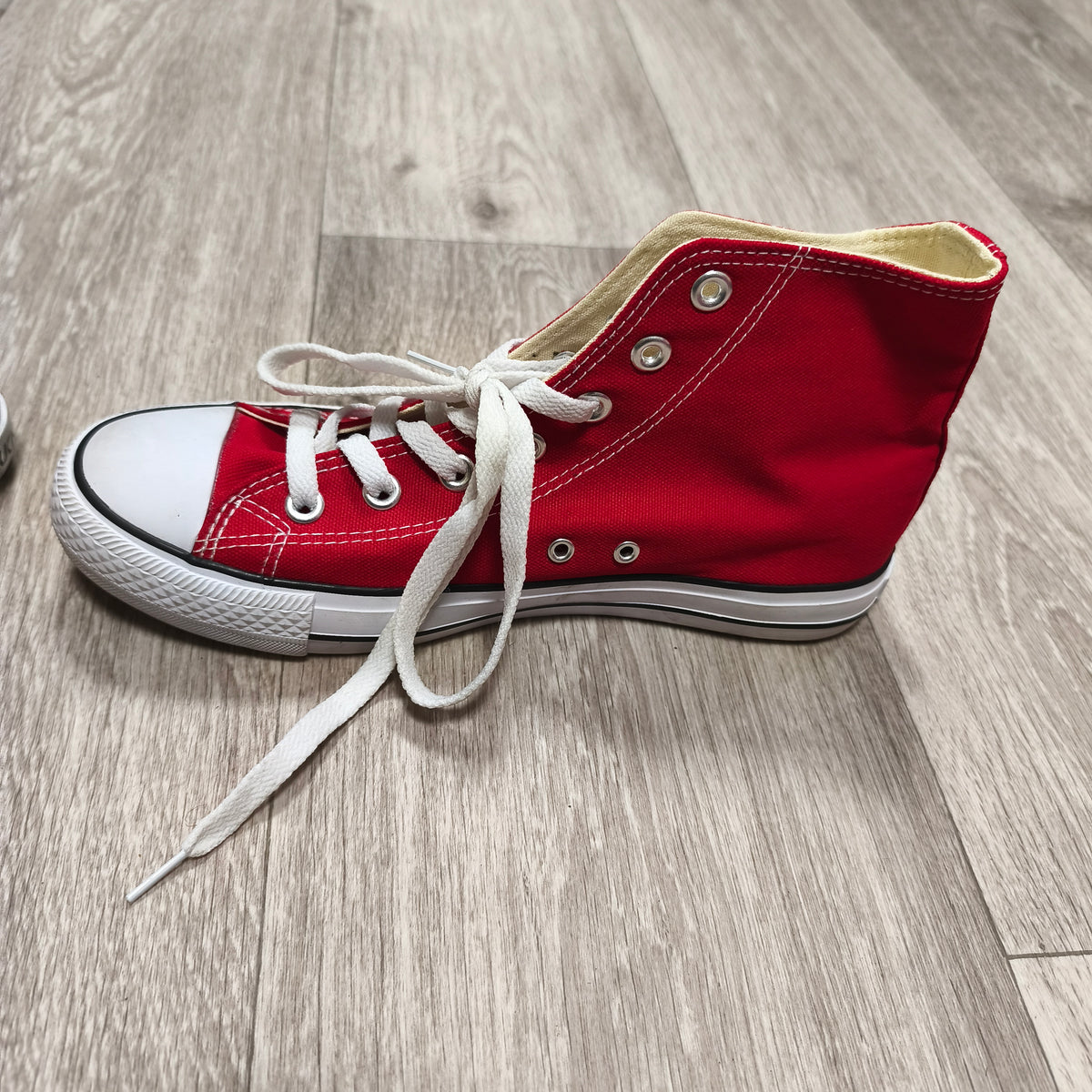 LUCKY-Z Red Canvas High Top Sneakers Shoes Lace Up Size EU 41
