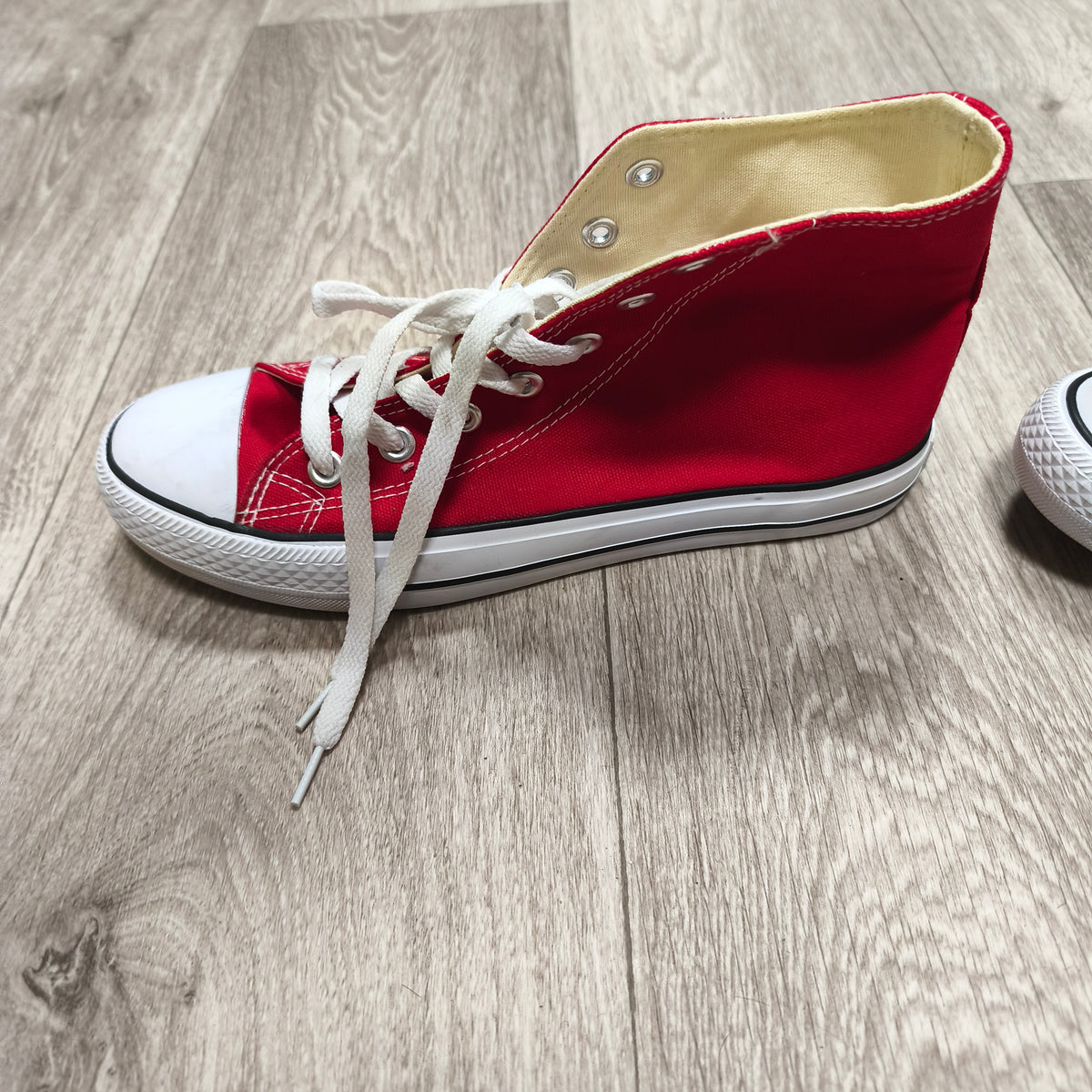 LUCKY-Z Red Canvas High Top Sneakers Shoes Lace Up Size EU 41