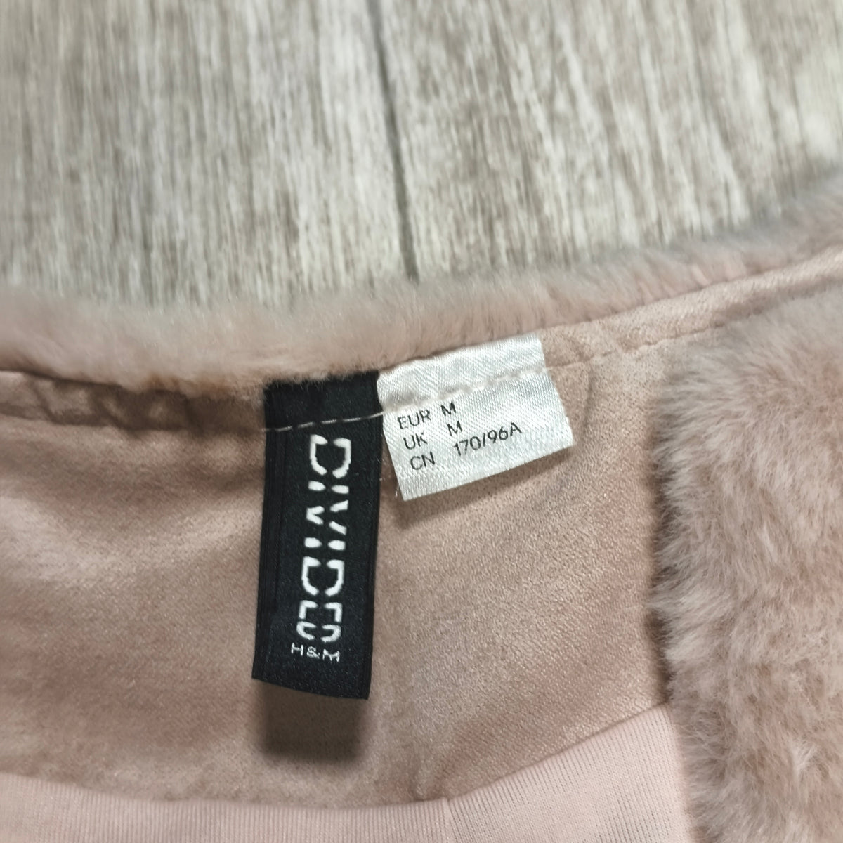 H&M Divided Women Faux Fur Jacket Size M Beige Pink Collarless Coat